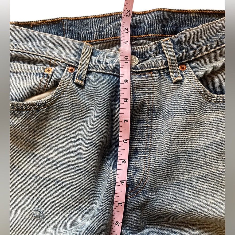 Authentic Levi’s 501 Light Blue Boyfriend Jeans, distressed look, W 30, L 32 - Picture 9 of 12